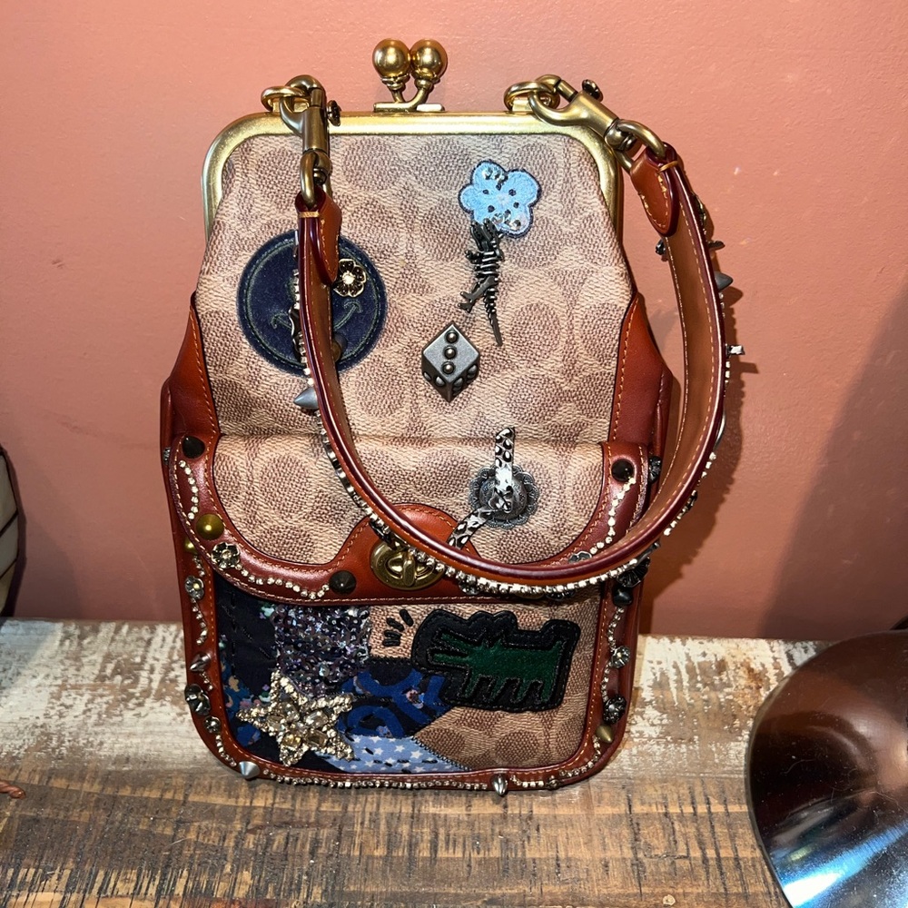 Coach X Keith Haring Kisslock